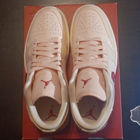 Air Jordan 1 Low SE Patent Valentines Day Womens 9.5 Mens 8 NWBox - Picture 6 of 9